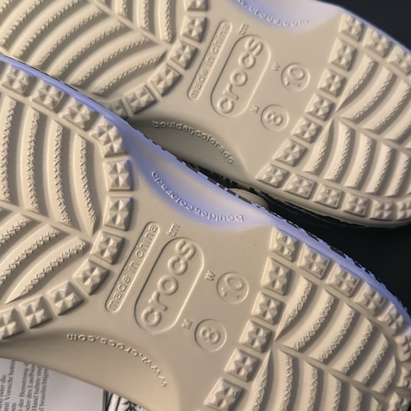 NWT Printed Crocs size 10 woman - no box - Picture 3 of 4